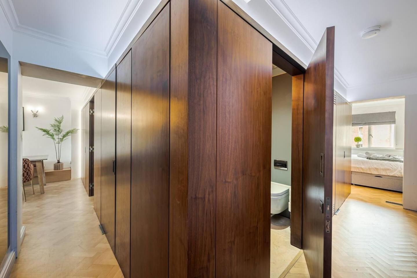 Modern Knightsbridge Apartment With Balcony Overlooking Harrods Prime Location London Kültér fotó