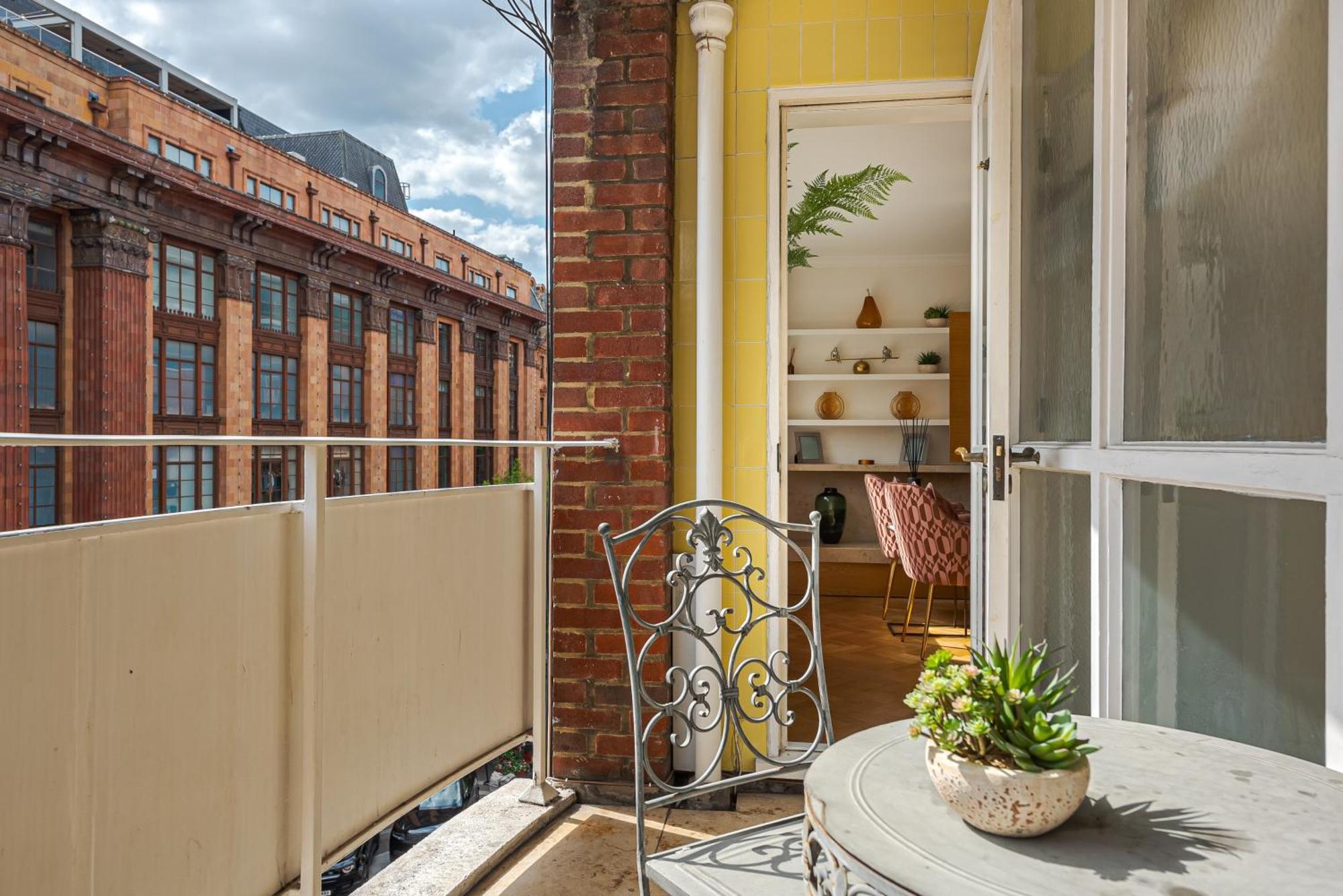 Modern Knightsbridge Apartment With Balcony Overlooking Harrods Prime Location London Kültér fotó