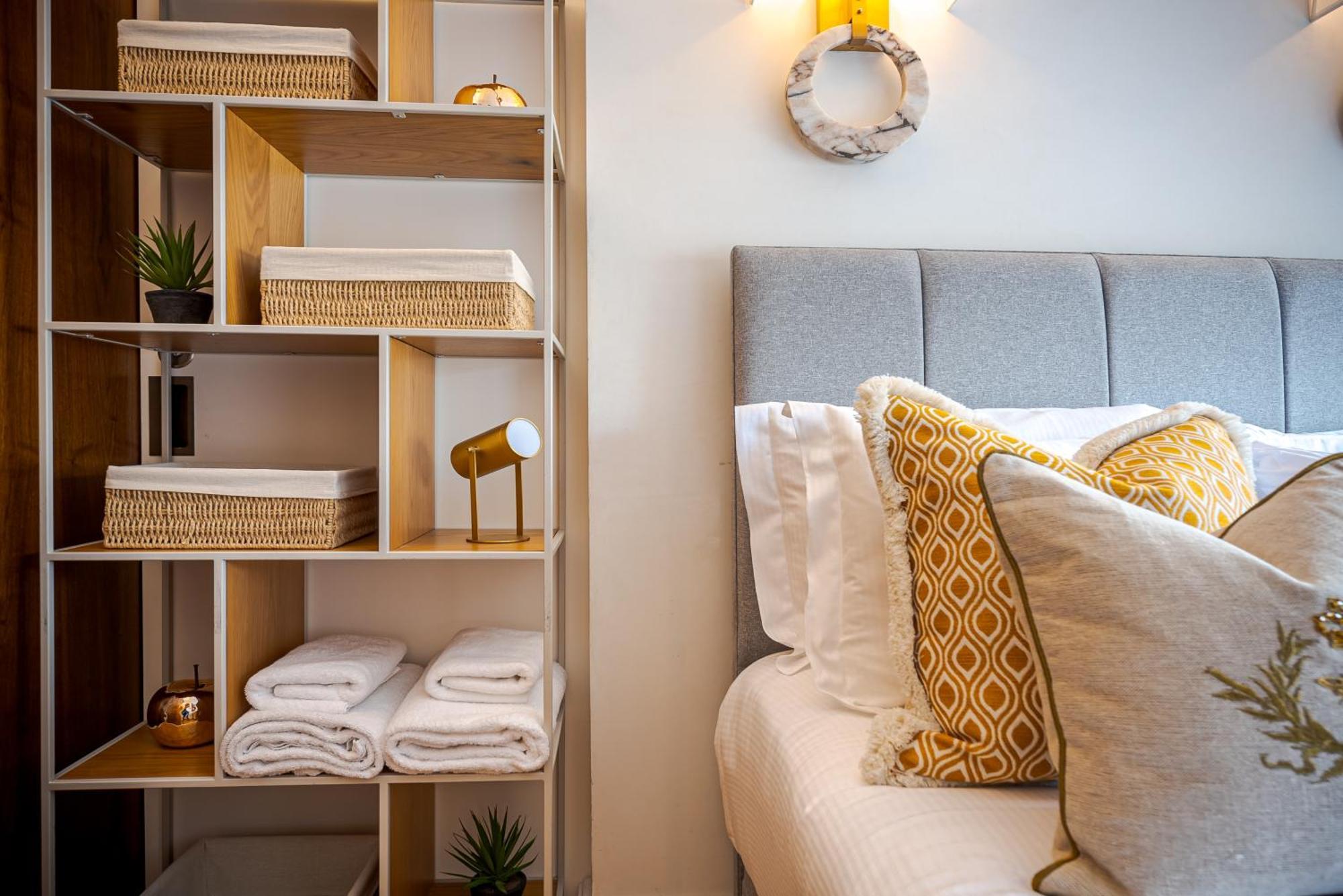 Modern Knightsbridge Apartment With Balcony Overlooking Harrods Prime Location London Kültér fotó