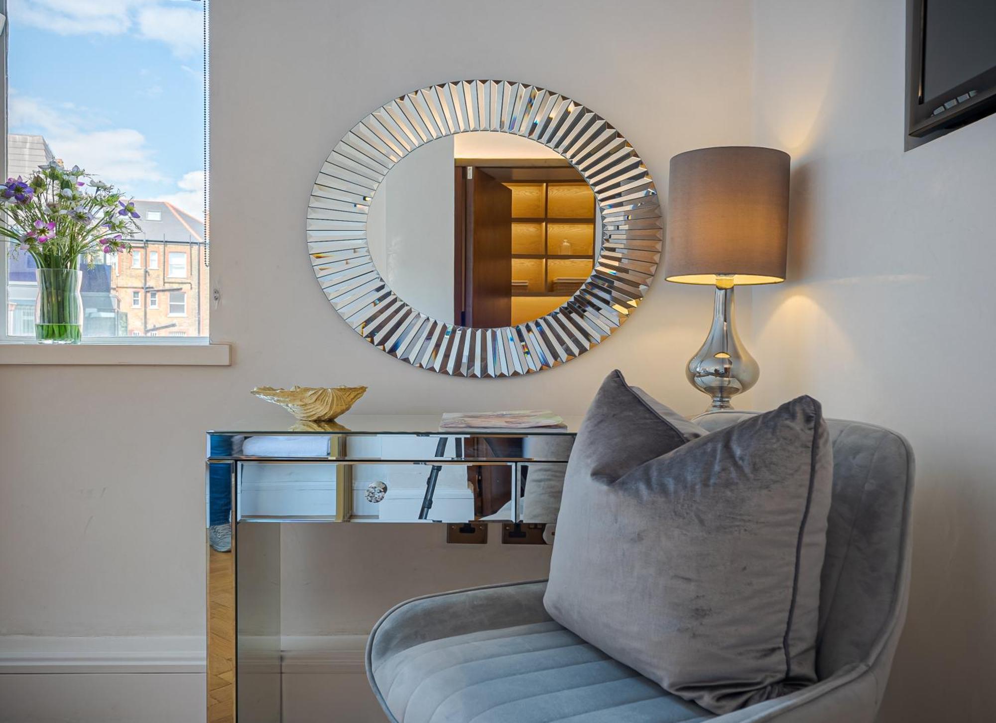 Modern Knightsbridge Apartment With Balcony Overlooking Harrods Prime Location London Kültér fotó