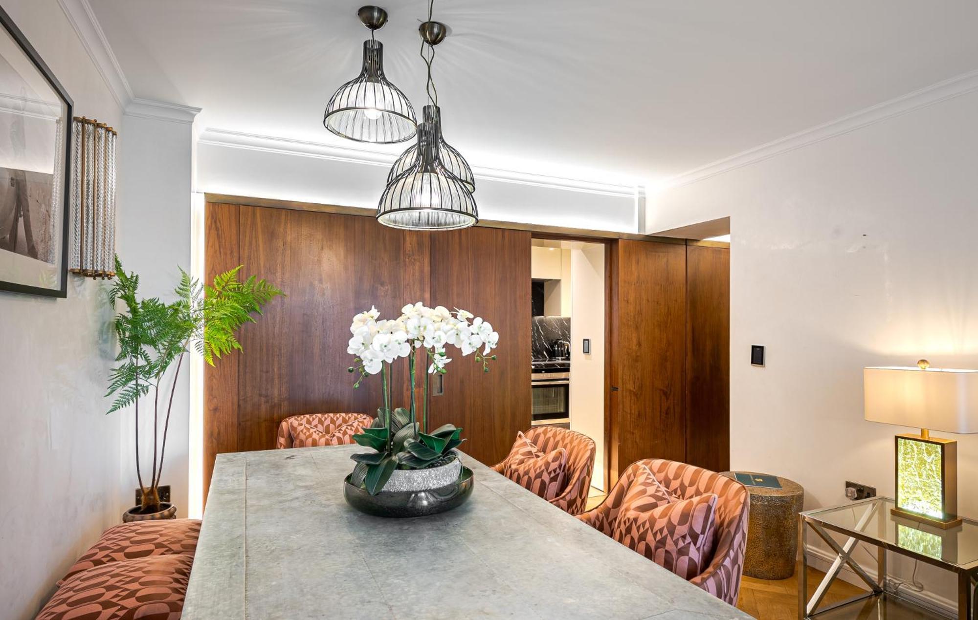 Modern Knightsbridge Apartment With Balcony Overlooking Harrods Prime Location London Kültér fotó