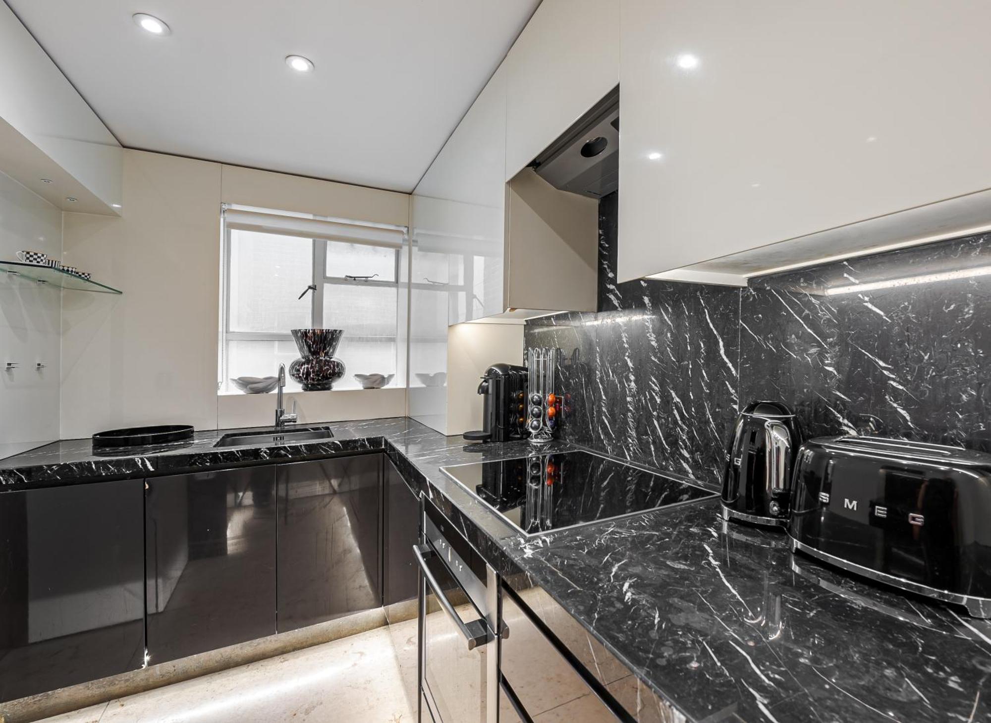 Modern Knightsbridge Apartment With Balcony Overlooking Harrods Prime Location London Kültér fotó